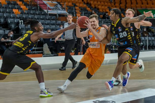 联赛吸引了 联赛吸引了